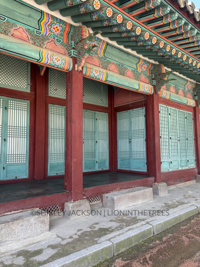 Photo of some of the architecture and design of one of the palace buildings. This shows the turquoise doors.