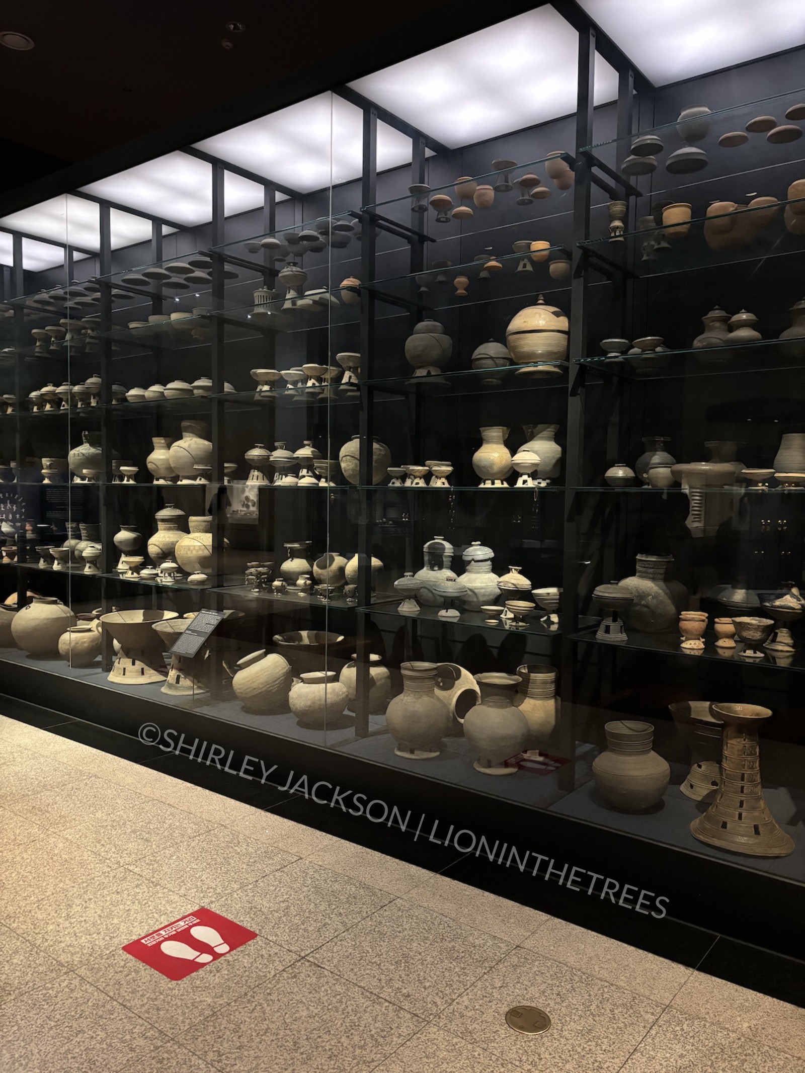 Photo of a very large display of different kinds of pottery