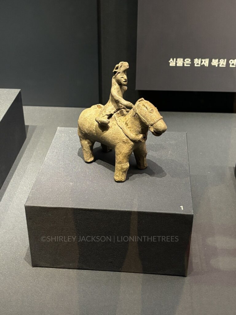 A sculpture of an equestrian