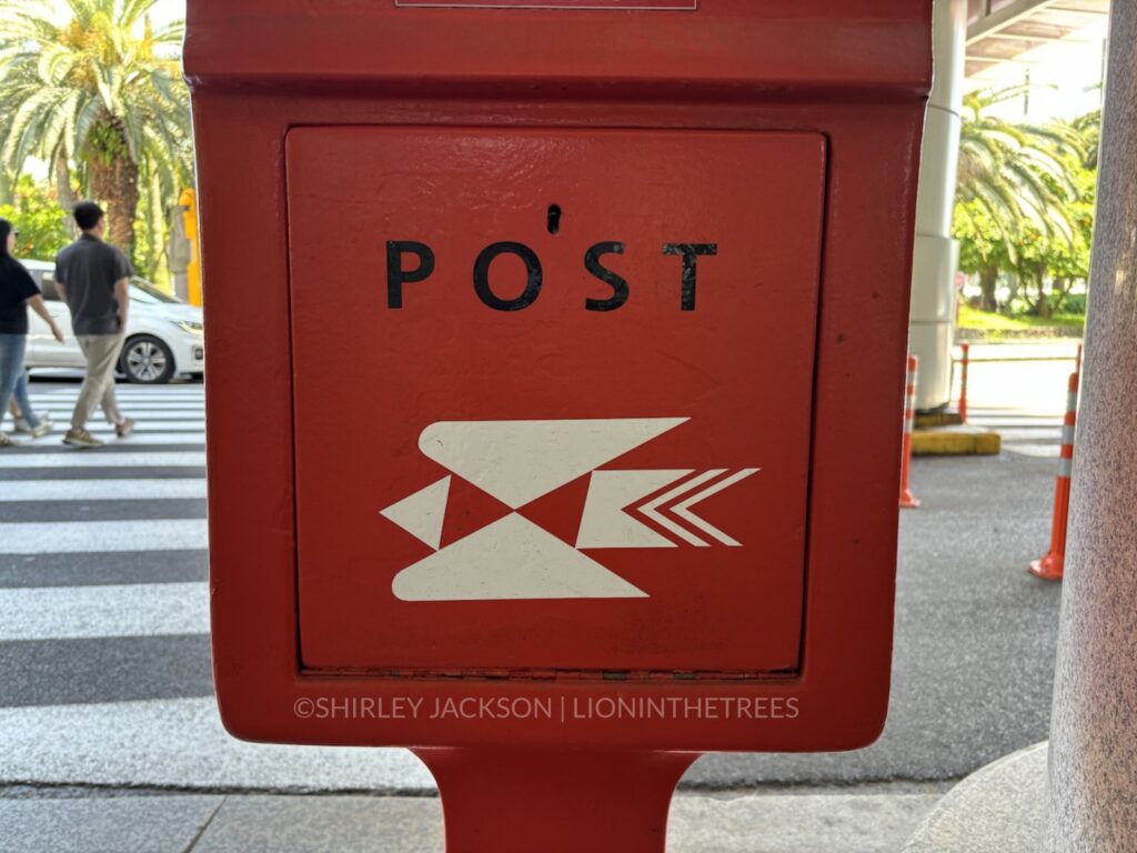 A photo of a mailbox found on Jeju Island. It's read with a stylistic bird done in white. It reads "Po'st"