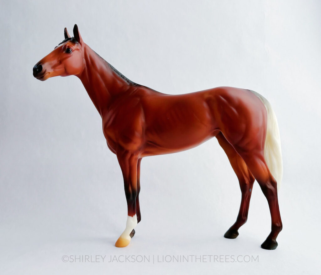 Show side view of the surprise model horse done on the Winx mold. This is the Wild Bay with Gulastra Plume variant so she has a white coloured tail.