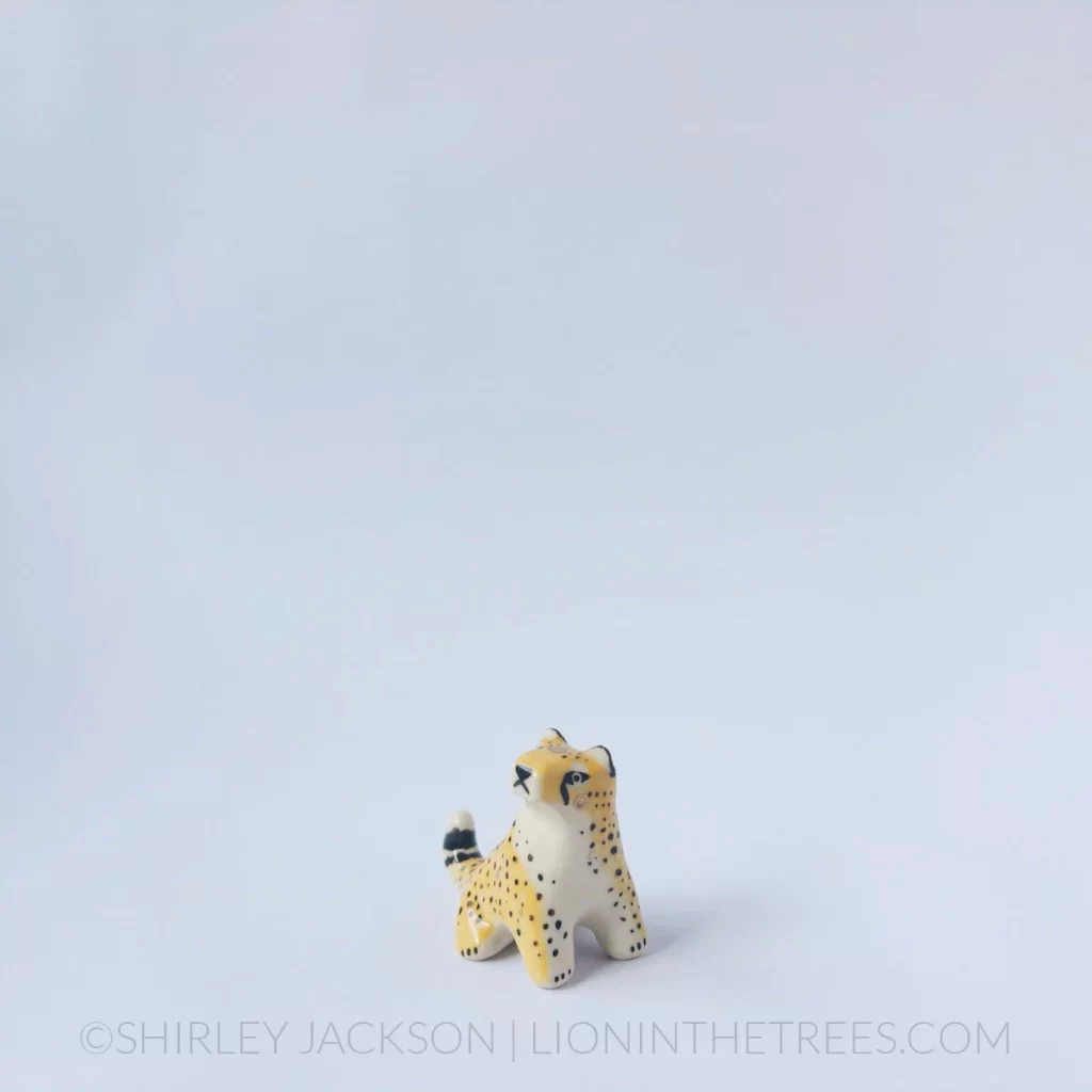 Small ceramic cheetah 3/4 view